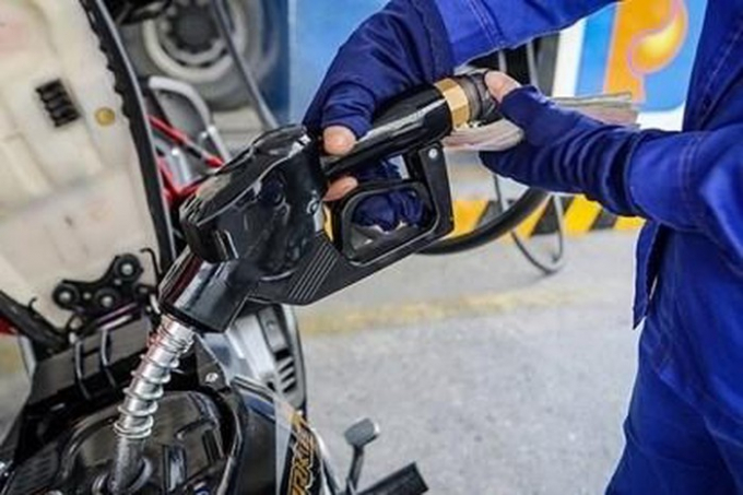 Giá xăng dầu lại giảm
