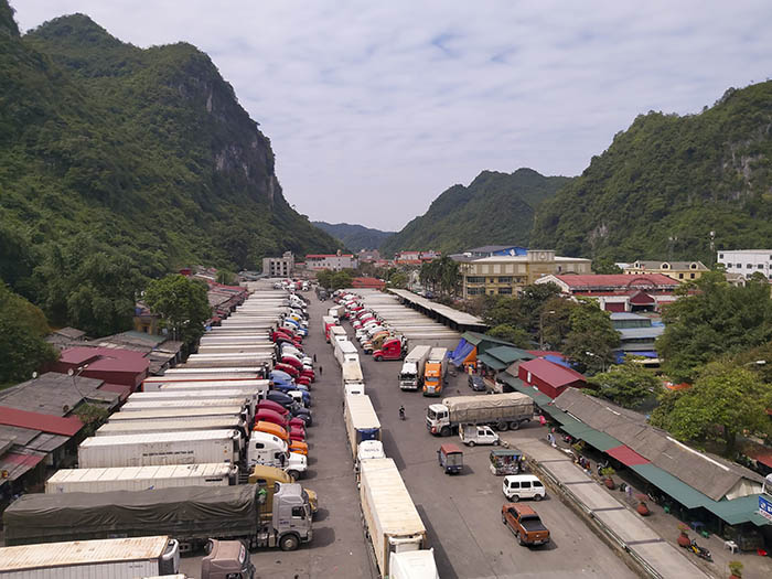 Cửa khẩu Móng Cái - Đông Hưng dừng thông quan: Hoạt động 'đẩy hàng' xuất khẩu khó càng thêm khó