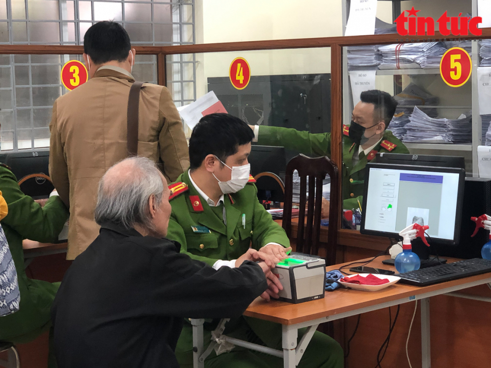Hà Nội: Làm CCCD trước tháng 12/2021 chưa nhận được thẻ cần làm gì?
