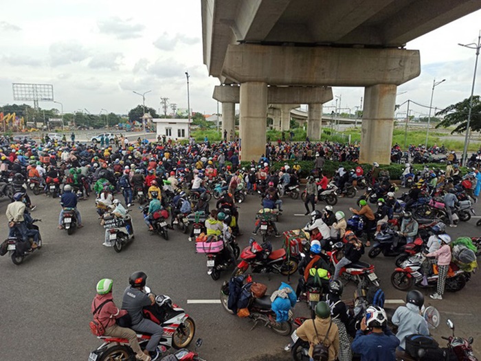 Khủng hoảng mùa Covid, hơn 2,2 triệu lao động về quê 'trốn dịch'