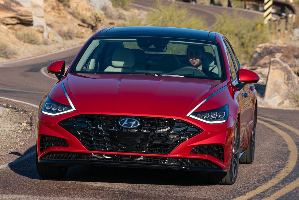 Triệu hồi hơn 26.000 xe Hyundai do lỗi kính lái