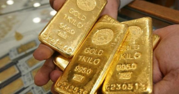 Giá vàng thế giới và trong nước ngược chiều