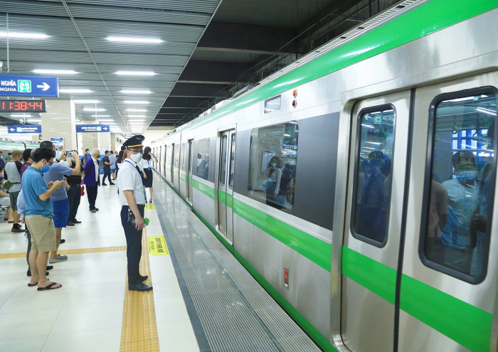 Tàu điện Cát Linh - Hà Đông không nhận khách say xỉn trong dịp Tết Nhâm dần