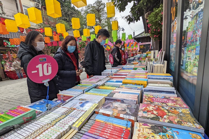 Nhiều “độc giả nhí” đến với Phố Sách Xuân Nhâm Dần ngày mùng 2 Tết