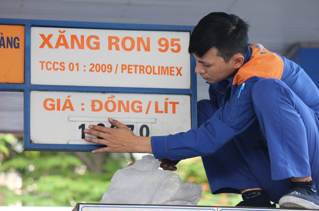Từ 15h00 ngày 11/2, giá xăng dầu đồng loạt tăng cao