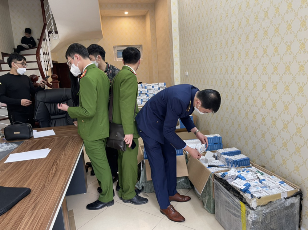 Hà Nội: Tiếp tục phát hiện hơn 3.000 hộp thuốc điều trị Covid-19 không chứng từ