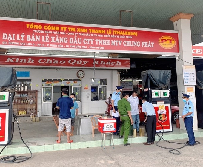 Tước giấy phép, phạt hơn 444 triệu 2 doanh nghiệp bán xăng kém chất lượng