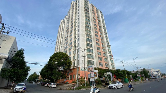 Cần Thơ: Công ty Hoàng Anh Mê Kông bị phạt 400 triệu vì 'om' phí bảo trì chung cư Tây Nguyên Plaza