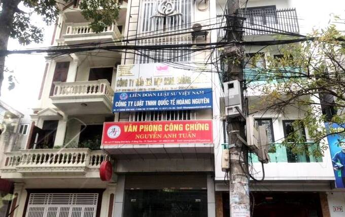 Bắt tạm giam 2 nhân viên Công ty Đấu giá hợp danh Hoàng Nguyên