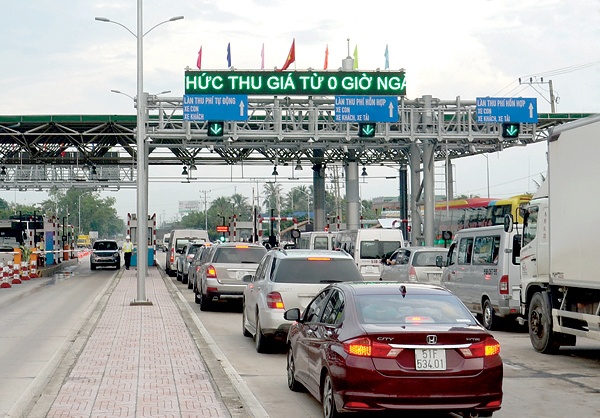 Yêu cầu tạm dừng thu phí, xả trạm khi ùn tắc giao thông kéo dài trong dịp 30/4 và 1/5