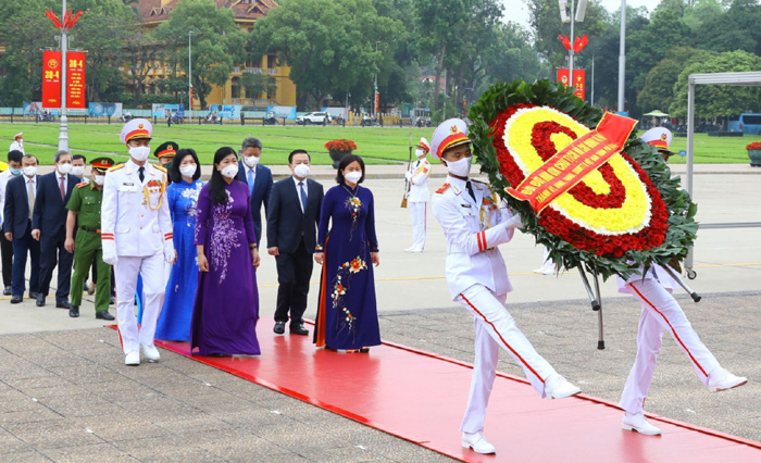 Lãnh đạo Đảng, Nhà nước và Thành phố Hà Nội vào Lăng viếng Chủ tịch Hồ Chí Minh