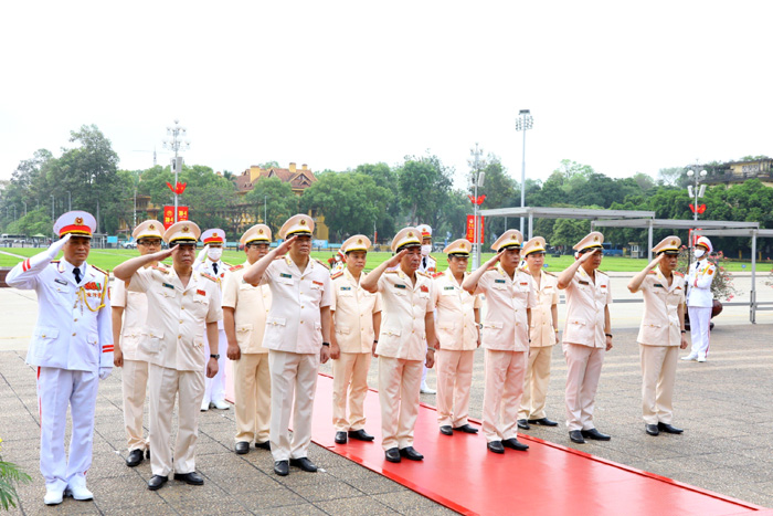 Lãnh đạo Đảng, Nhà nước và Thành phố Hà Nội vào Lăng viếng Chủ tịch Hồ Chí Minh