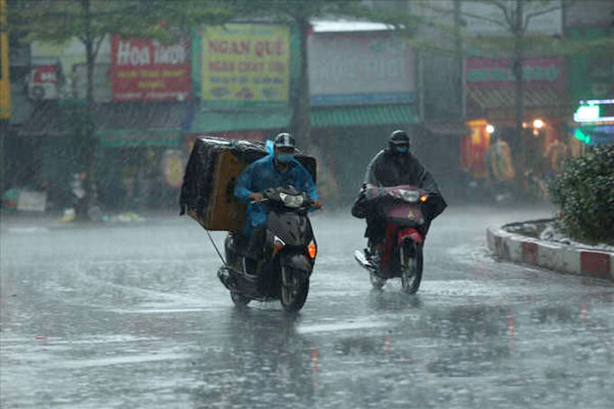 Bắc bộ nắng nóng tăng nhiệt, chiều tối trở mưa dông