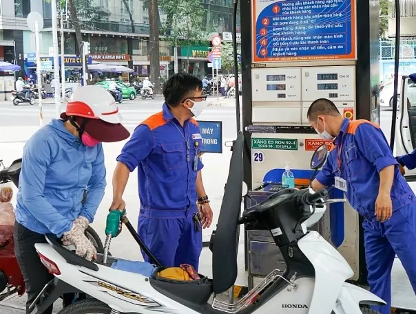 Giá xăng dầu lập đỉnh, tăng cao nhất lịch sử 31.573 đồng/lít