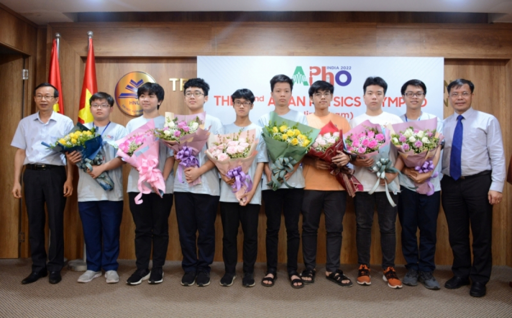 Đoàn học sinh Việt Nam đoạt 3 huy chương Olympic Vật lý Châu Á-Thái Bình Dương
