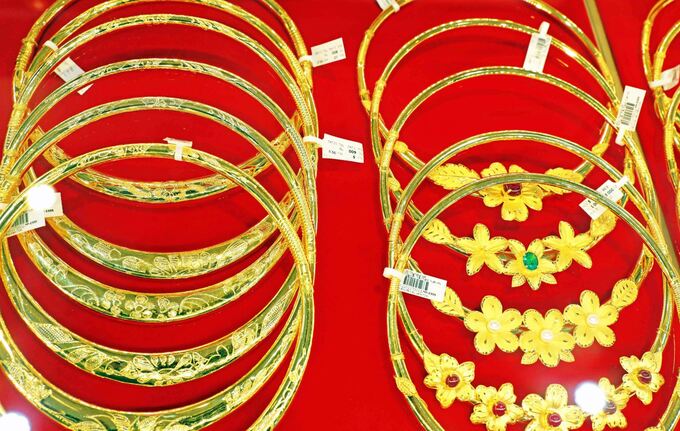 Giá vàng trong nước loạn nhịp, USD đạt đỉnh