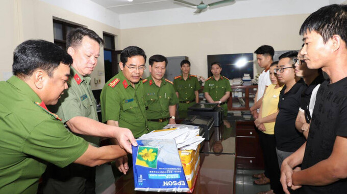 Triệt phá đường dây làm giả 2.500 giấy phép lái xe, thu bất chính hơn 5 tỷ