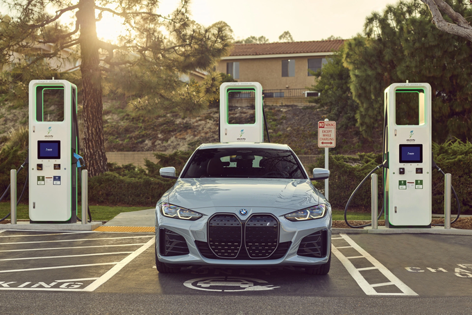 Triệu hồi ô tô điện của BMW vì nguy cơ cháy nổ