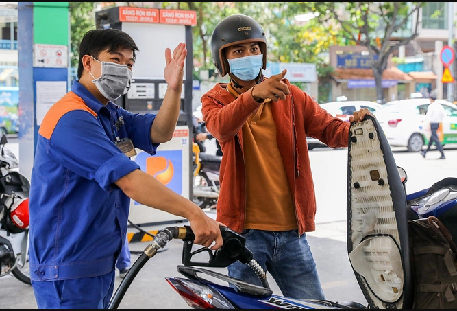 Giá xăng, dầu tiếp tục giảm