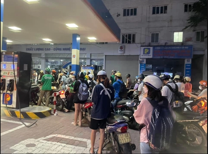 Tp.HCM kiểm tra loạt cây xăng báo hết xăng