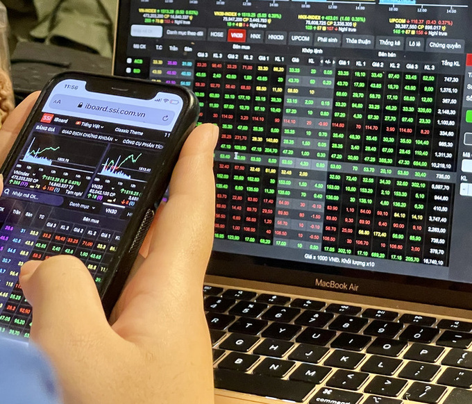 VN-Index tăng nhẹ, cổ phiếu ngành thép bị bán tháo