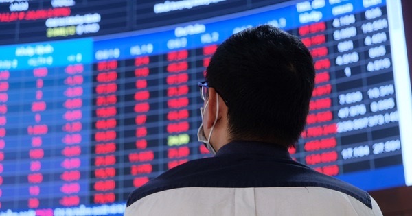Hơn 150 cổ phiếu giảm sàn, VN-Index mất mốc 1.000 điểm