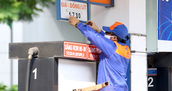 Giá xăng giảm nhẹ sau 4 lần tăng liên tiếp