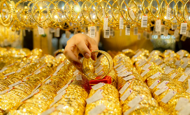 Giá vàng thế giới tăng nhẹ nhờ USD giảm