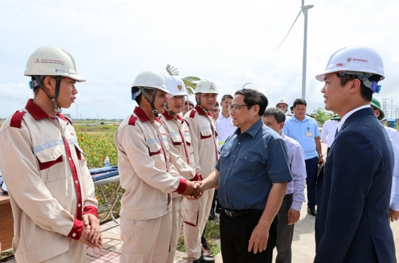 Thủ tướng yêu cầu xem xét lại giá điện gió, điện mặt trời