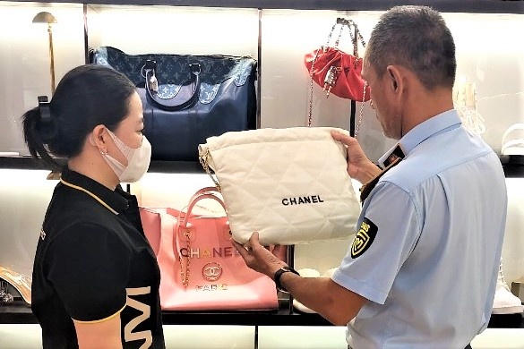Shop Trang Nemo bán hàng Gucci, Chanel có dấu hiệu giả mạo