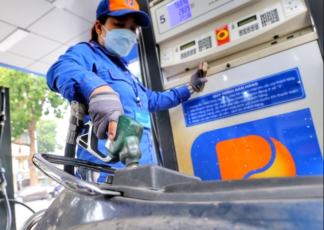 Giá xăng dầu tiếp tục giảm, thấp nhất từ đầu năm đến nay