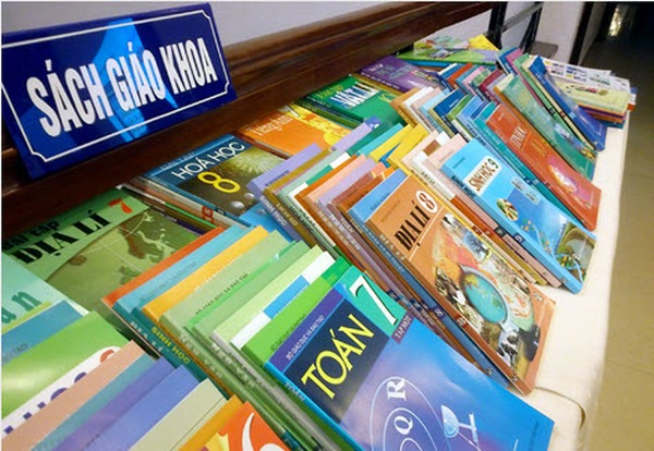Kiến nghị xử lý trách nhiệm Bộ trưởng Giáo dục và Đào tạo trong in sách giáo khoa