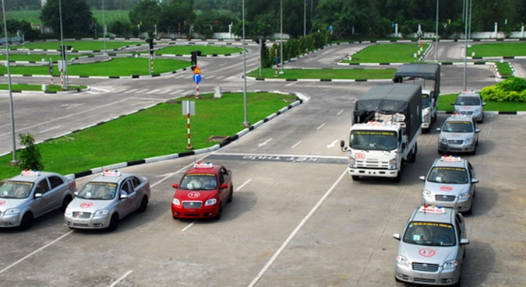 Dự kiến tăng phí sát hạch lái xe, lệ phí đăng ký