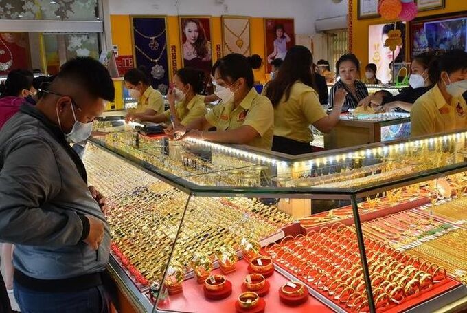 Vàng hạ nhiệt, USD bất ngờ tăng giá