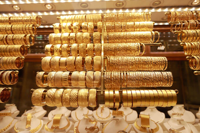 Giá vàng thế giới leo cao nhất trong 9 tháng qua
