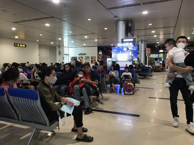 Gần 400 chuyến bay "rỗng" từ Tân Sơn Nhất