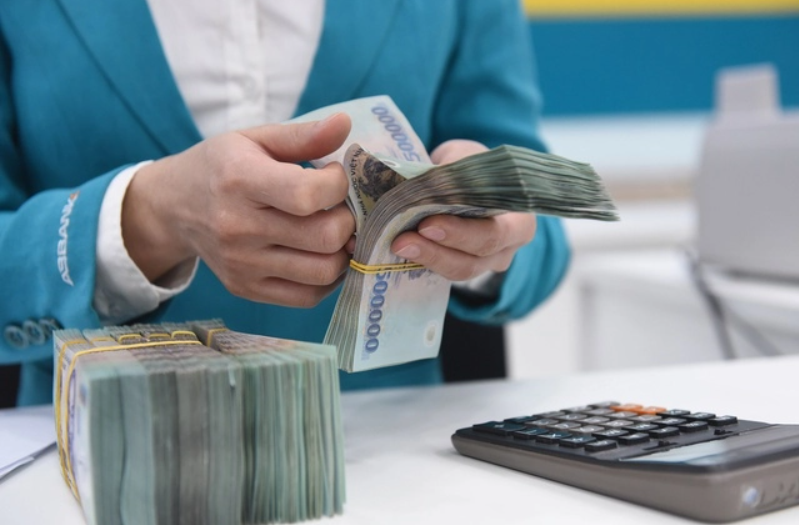 Lãi suất liên ngân hàng giảm sâu