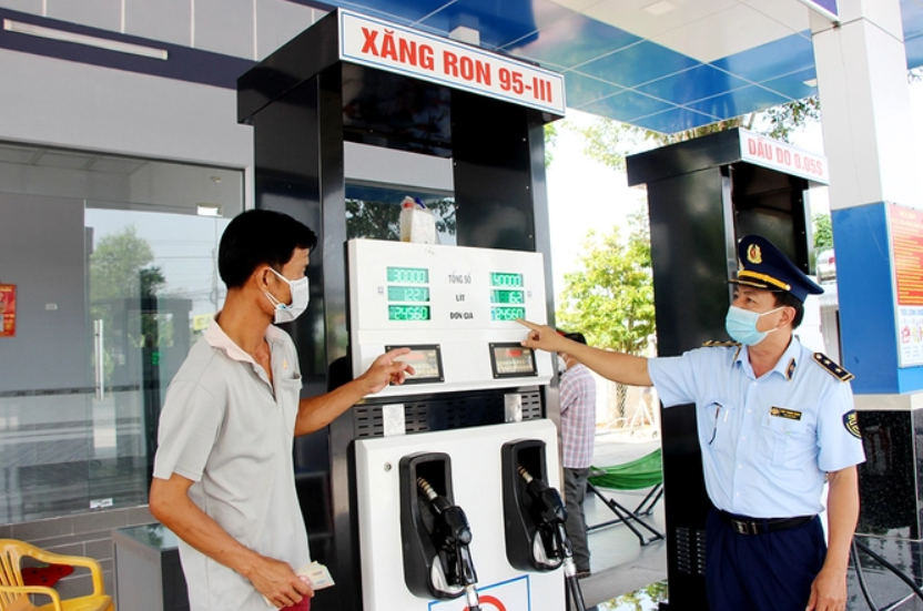Yêu cầu tăng cường kiểm tra, xử lý vi phạm chất lượng xăng dầu