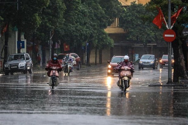 Miền Bắc mưa dông, miền Nam nắng nóng