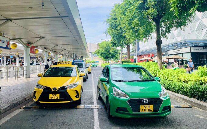Thu hồi quyết định thu thêm phí taxi ở sân bay Tân Sơn Nhất