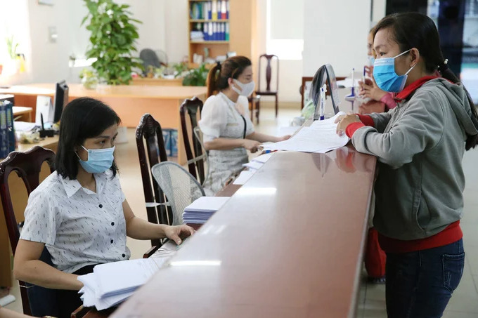 Bộ Nội vụ đề xuất chi hơn 9.700 tỷ đồng khuyến khích cán bộ dôi dư nghỉ hưu sớm